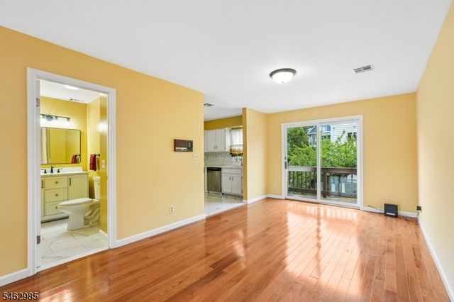 33 Aycrigg Ave, Passaic City, NJ 07055