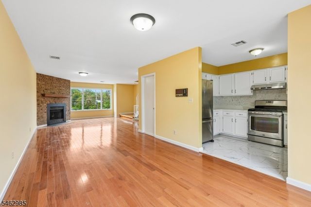 33 Aycrigg Ave, Passaic City, NJ 07055