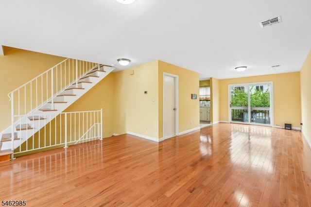 33 Aycrigg Ave, Passaic City, NJ 07055
