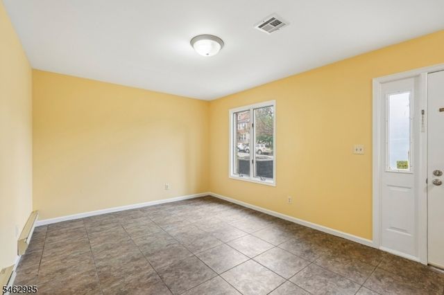 33 Aycrigg Ave, Passaic City, NJ 07055