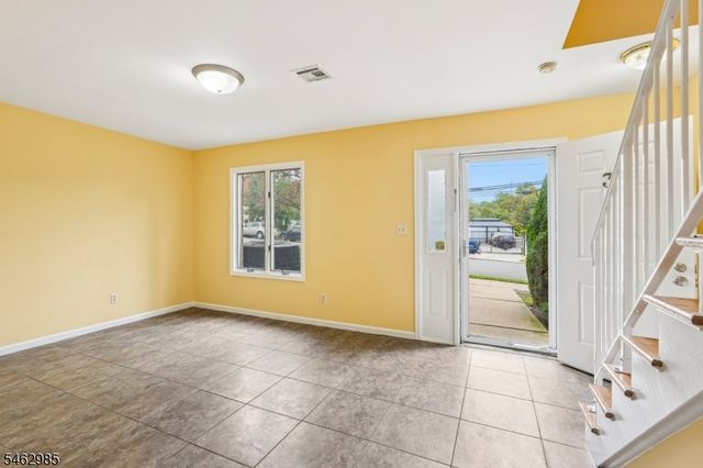 33 Aycrigg Ave, Passaic City, NJ 07055