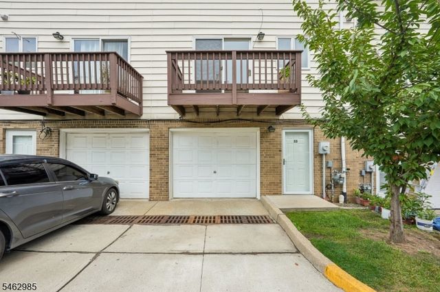 33 Aycrigg Ave, Passaic City, NJ 07055