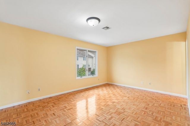 33 Aycrigg Ave, Passaic City, NJ 07055