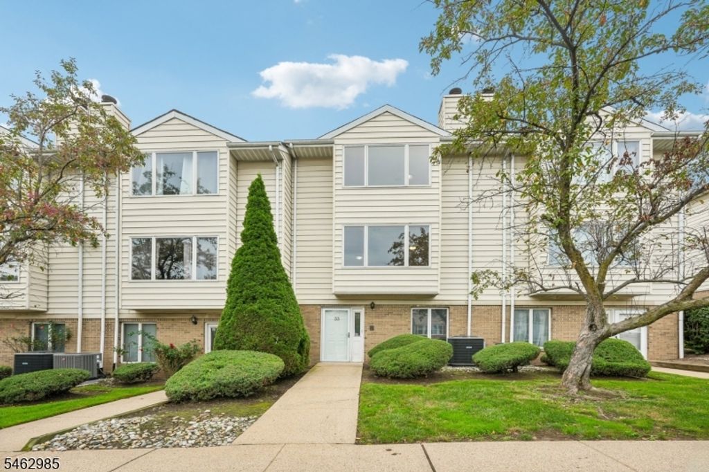 33 Aycrigg Ave, Passaic City, NJ 07055