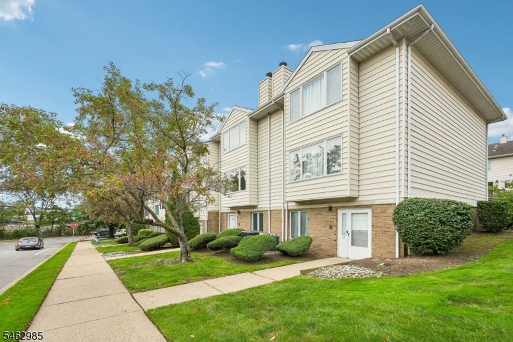 33 Aycrigg Ave, Passaic City, NJ 07055 — photo 3