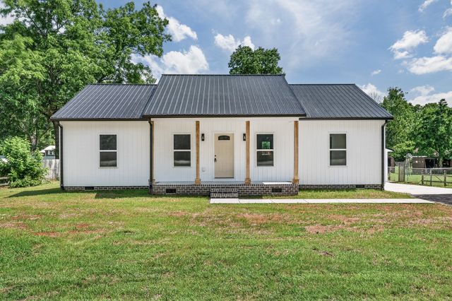 76 Simmons Cir, Fayetteville, TN 37334
