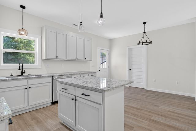 76 Simmons Cir, Fayetteville, TN 37334