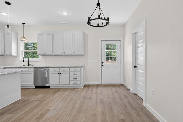 76 Simmons Cir, Fayetteville, TN 37334