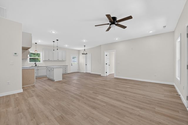 76 Simmons Cir, Fayetteville, TN 37334