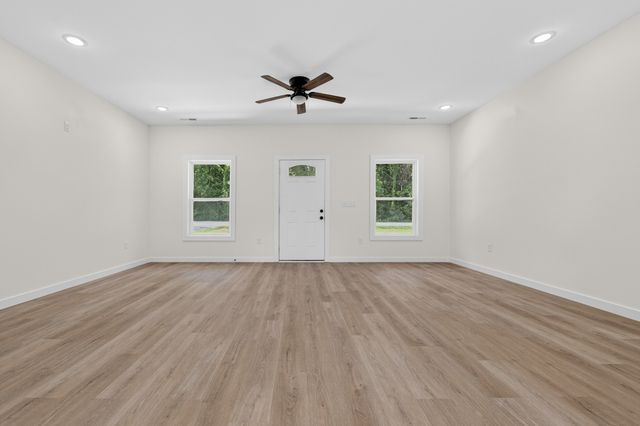76 Simmons Cir, Fayetteville, TN 37334