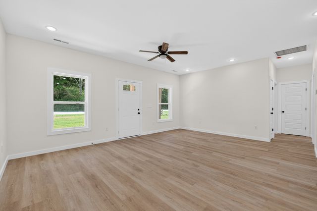 76 Simmons Cir, Fayetteville, TN 37334