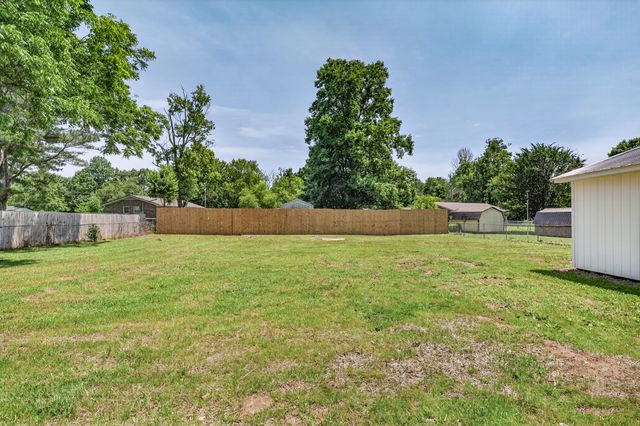 76 Simmons Cir, Fayetteville, TN 37334