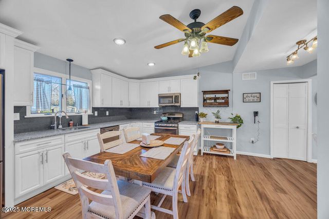 7 Maple Lane, Howell, NJ 07731