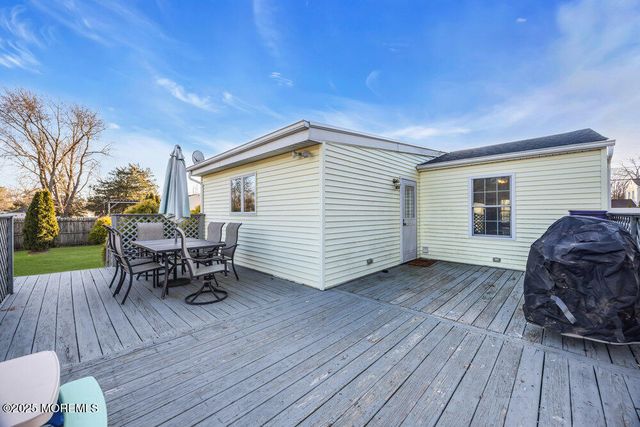 7 Maple Lane, Howell, NJ 07731