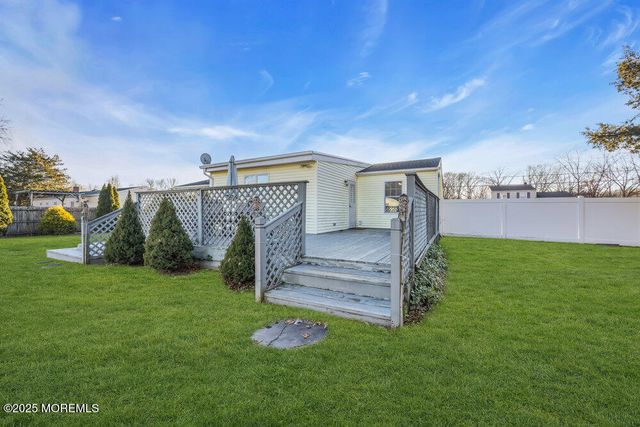 7 Maple Lane, Howell, NJ 07731