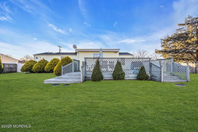 7 Maple Lane, Howell, NJ 07731