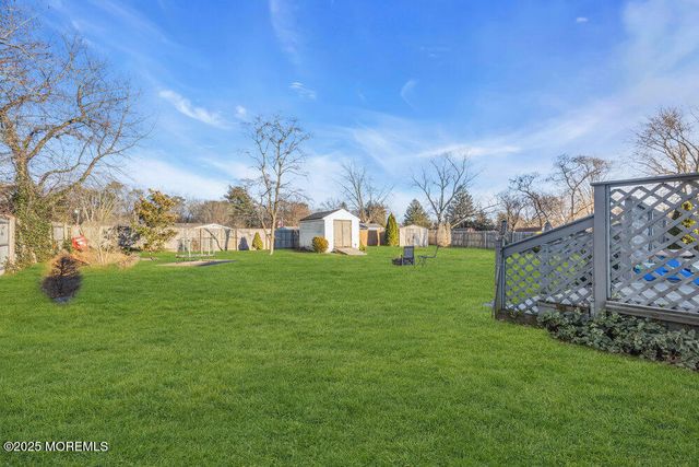 7 Maple Lane, Howell, NJ 07731