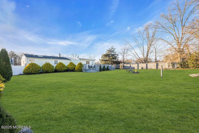 7 Maple Lane, Howell, NJ 07731