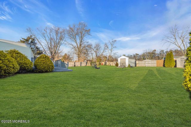 7 Maple Lane, Howell, NJ 07731