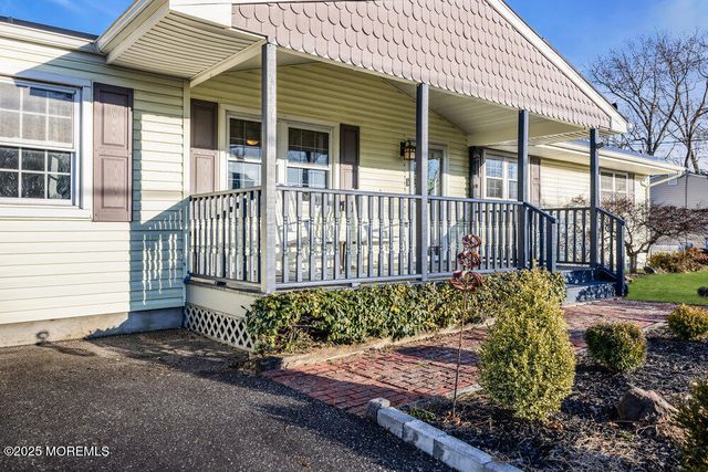 7 Maple Lane, Howell, NJ 07731