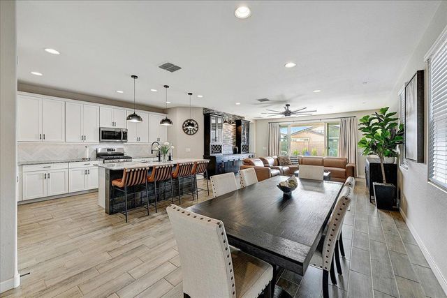 2053 W Lonesome Trail, Phoenix, AZ 85085
