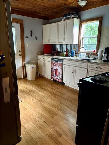 501 W Roosevelt Avenue, Whitney, TX 76692