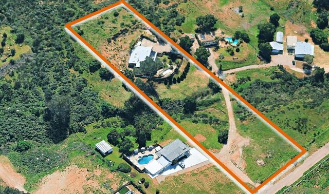 11041 Summit Avenue, Santee, CA 92071