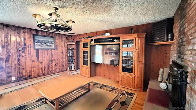 11041 Summit Avenue, Santee, CA 92071