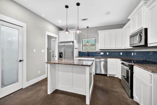 211 W Murray Street, Denison, TX 75020