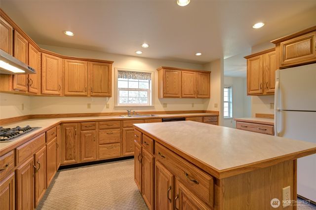 646 Woodland Loop NE, Ocean Shores, WA 98569