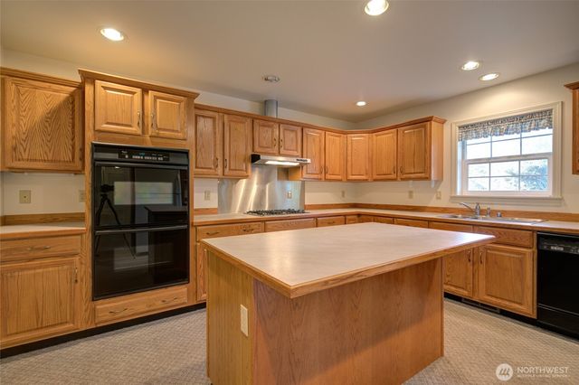 646 Woodland Loop NE, Ocean Shores, WA 98569