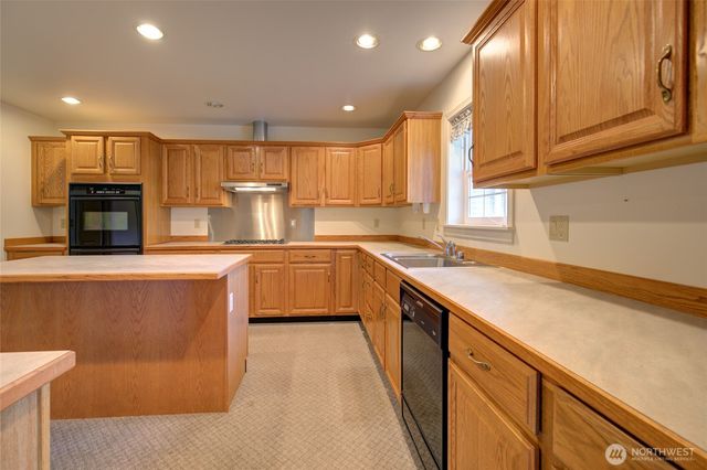 646 Woodland Loop NE, Ocean Shores, WA 98569