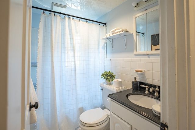 247 Washington St 11, Winchester, MA 01890