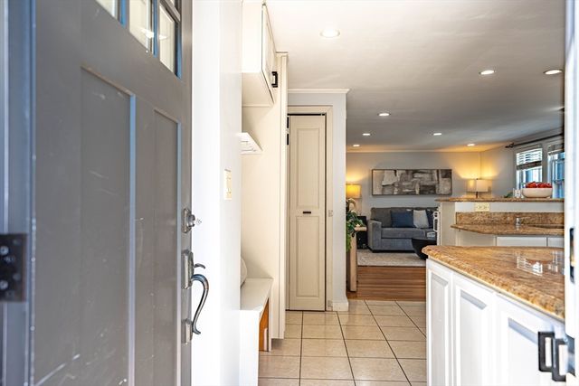 247 Washington St 11, Winchester, MA 01890