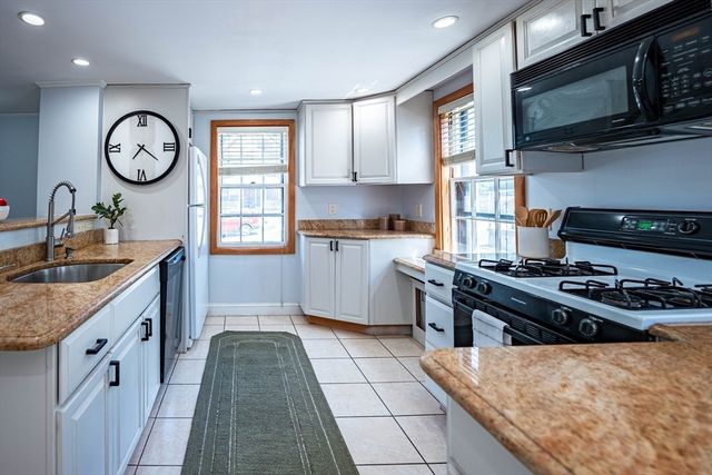 247 Washington St 11, Winchester, MA 01890