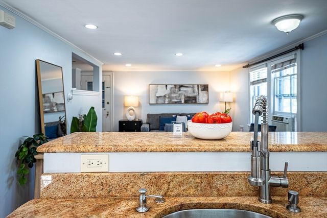 247 Washington St 11, Winchester, MA 01890