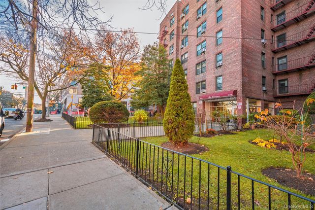 33-44 Junction Boulevard 2V, Jackson Heights, NY 11372