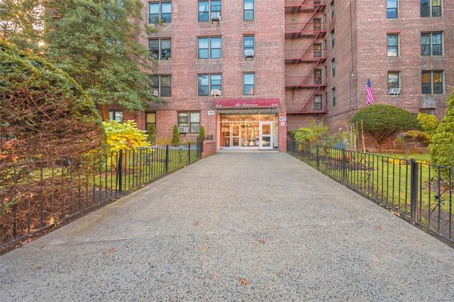 33-44 Junction Boulevard 2V, Jackson Heights, NY 11372