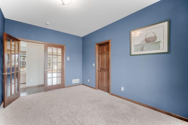 21611 N Weather Edge CIRCLE, Lannon, WI 53046