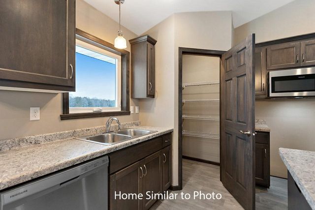 1735 BETTY JEAN LANE, Green Bay, WI 54313