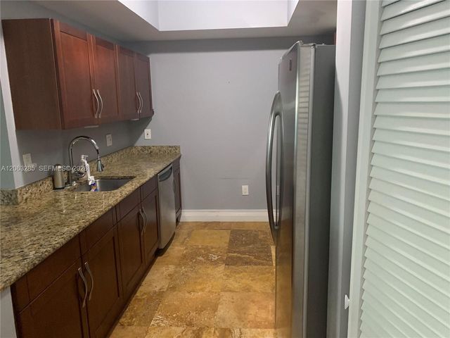 7280 SW 90th Street 504, Miami, FL 33156