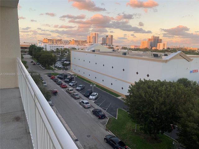 7280 SW 90th Street 504, Miami, FL 33156