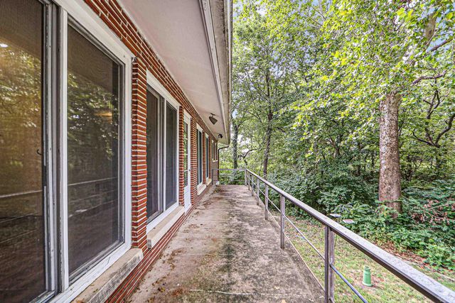 505 Oakdale Drive, Manhattan, KS 66502