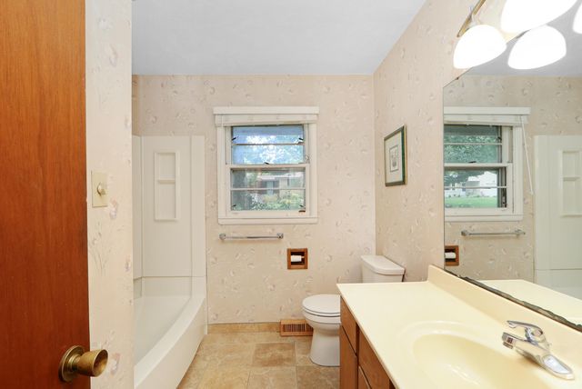 505 Oakdale Drive, Manhattan, KS 66502