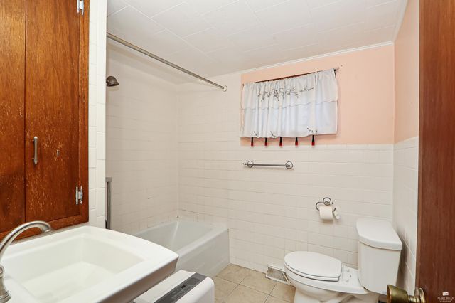 505 Oakdale Drive, Manhattan, KS 66502