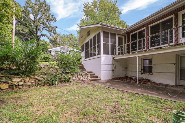 505 Oakdale Drive, Manhattan, KS 66502