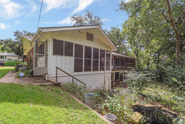 505 Oakdale Drive, Manhattan, KS 66502
