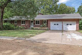 505 Oakdale Drive, Manhattan, KS 66502