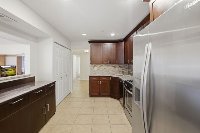 175 Lake Boulevard 302, Buffalo Grove, IL 60089