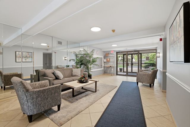 175 Lake Boulevard 302, Buffalo Grove, IL 60089
